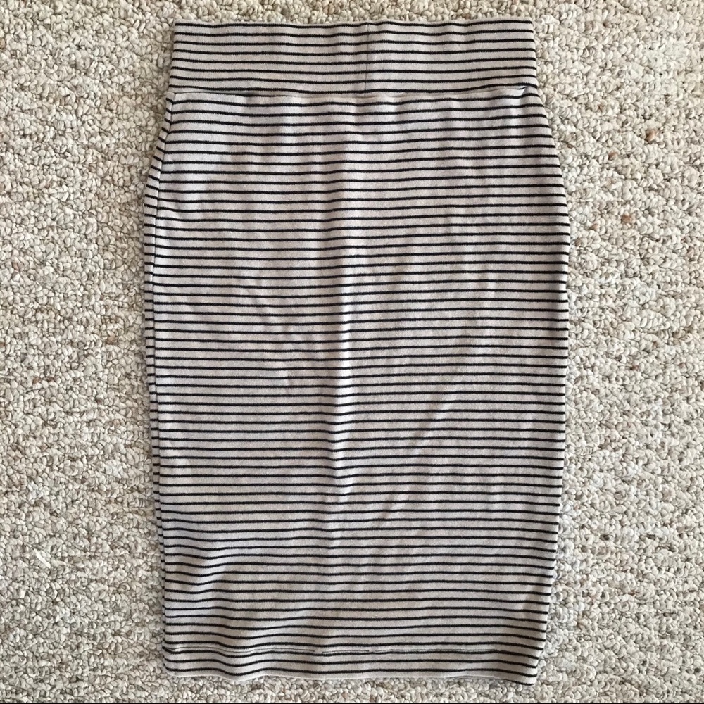 🌻FOREVER 21 tan and black stripe skirt size S🌻